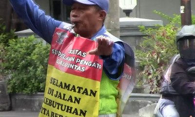 Pahlawan Lalu Lintas Bekerja Sukarela Tanpa Digaji