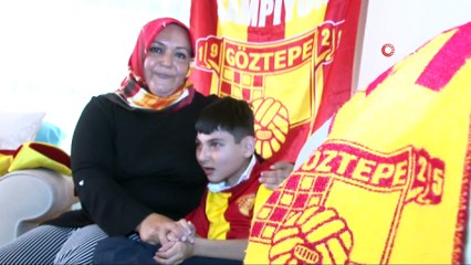 Nadir görülen hastalığı sebebiyle sadece gülüyor