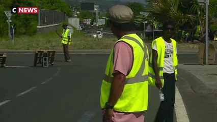 À La Réunion, le mouvement des gilets jaunes s'intensifie