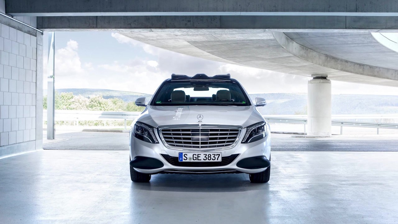 Mercedes-Benz FutureInsight - Human first - empathy as anchor in the digital transformation - Clip 3