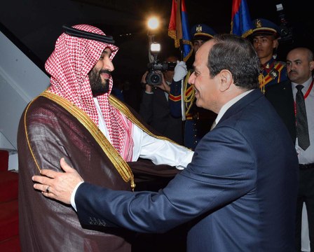 الرئيس السيسي يستقبل ولي العهد السعودي الأمير محمد بن سلمان لدى وصوله للقاهرة