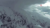 Karla Kaplı Dağda Çengel Boynuzlu Dağ Keçisinin Drone ile İmtihanı Böyle Görüntülendi