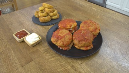 Islak Hamburger ve Kaşarlı Soğan Halkası Tarifi