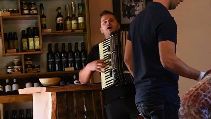 DSC_7666 Gracisce  près de Pazin, animation chez viticulteur Vina Bazon