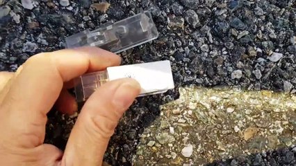 Montare lampade sottoporta con il logo davvero uno spettacolo di notte