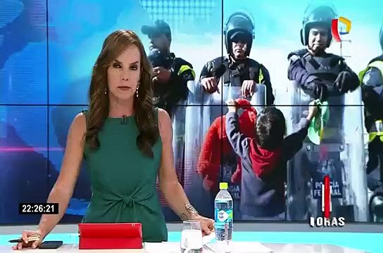 Reprimen a migrantes centroamericanos con gases lacrimógenos en frontera