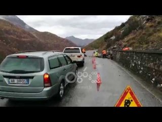 Ora News - Reshjet e shiut, rrëshqitje gurësh në aksin Tiranë-Bulqizë