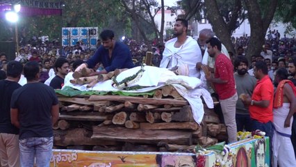 ದರ್ಶನ್ ಅಂದ್ರೆ ಅಭಿಮಾನಿಗಳು ಇಷ್ಟ ಪಡೋಕೆ ಇಲ್ಲಿದೆ ಕಾರಣ..! | Oneindia Kannada