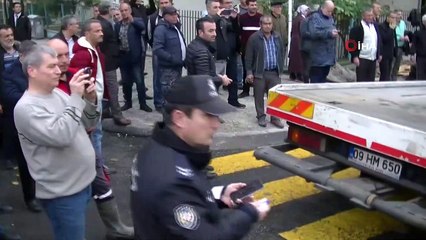 Kapalı bariyerden geçmeye çalışan eski başkomiser trenin altında kaldı