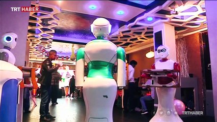Nepal'de robotların hizmet verdiği kafe açıldı