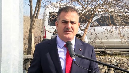 Dev Türk bayrağı göndere çekildi - HAKKARİ