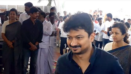 பிறந்தநாளையொட்டி கருணாநிதியின் நினைவிடத்தில் ஆசிபெற்ற உதயநிதி