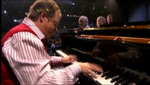 Bill & Gloria Gaither - Deck The Halls / Jingle Bells / Feliz Navidad