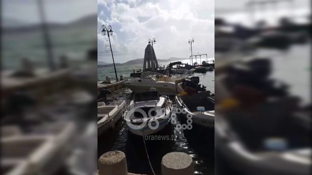 Ora News - Moti i keq në Vlorë e Sarandë, pezullohet lundrimi i tragetit për në Brindisi