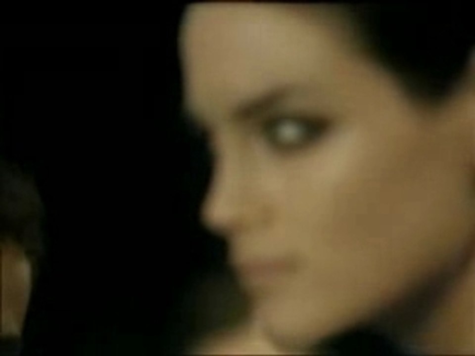 pub - france - Armani Code pour femme