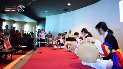 شاهد عرض فنى بالطبول لفرقة كورية بمكتبة الكرنك فى الأقصر