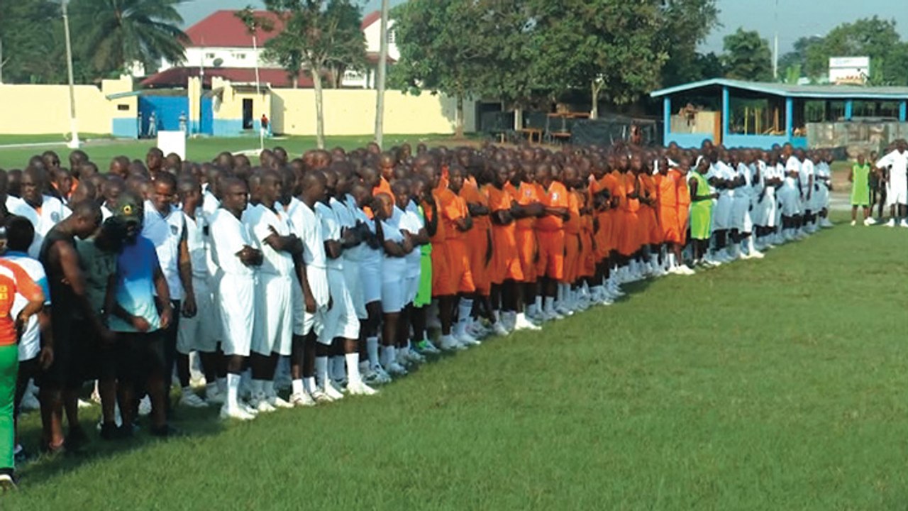 Football: Omnisport journée sportive de la police nationale séance de fitness et de marche