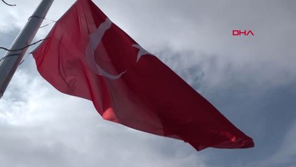 Hakkari'de 50 Metrelik Direğe Türk Bayrağı Çekildi