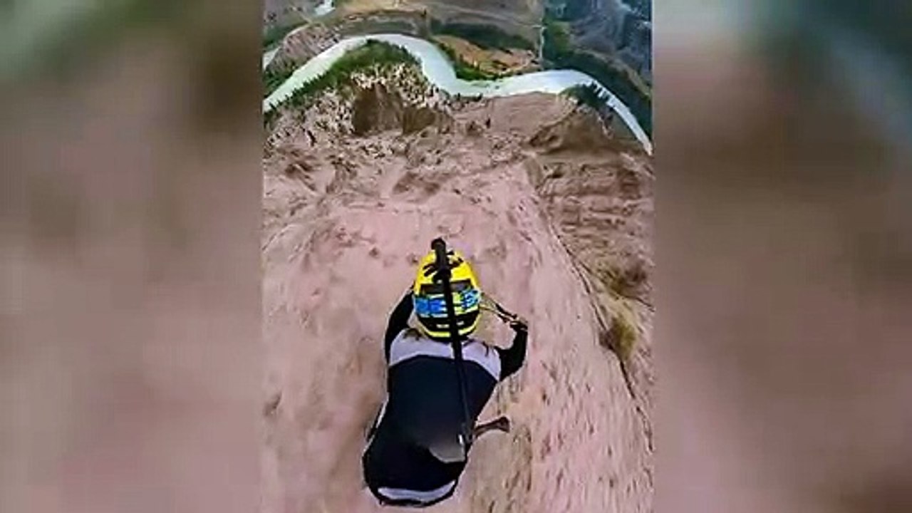 Un VTTiste  s'offre une belle descente - Canada