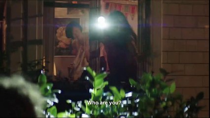 Hannah y Courtney se besan - 13 Reasons Why