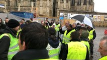 Les Gilets jaunes se dirigent vers la permanence de la députée Sylvie Tolmont