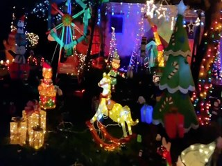 HOLIDAY LIGHTS! Is this front lawn the most festive in America? - ABC15 Digital