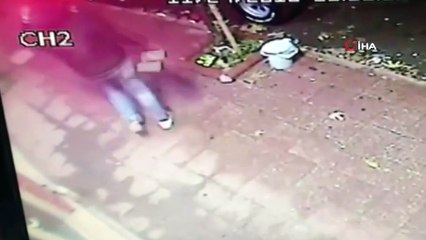 İnternet kafenin camını kırıp bilgisayarı böyle çaldılar