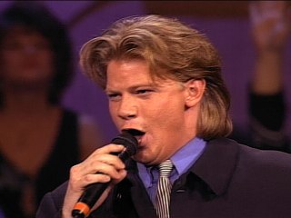 Bill & Gloria Gaither - I Bowed On My Knees