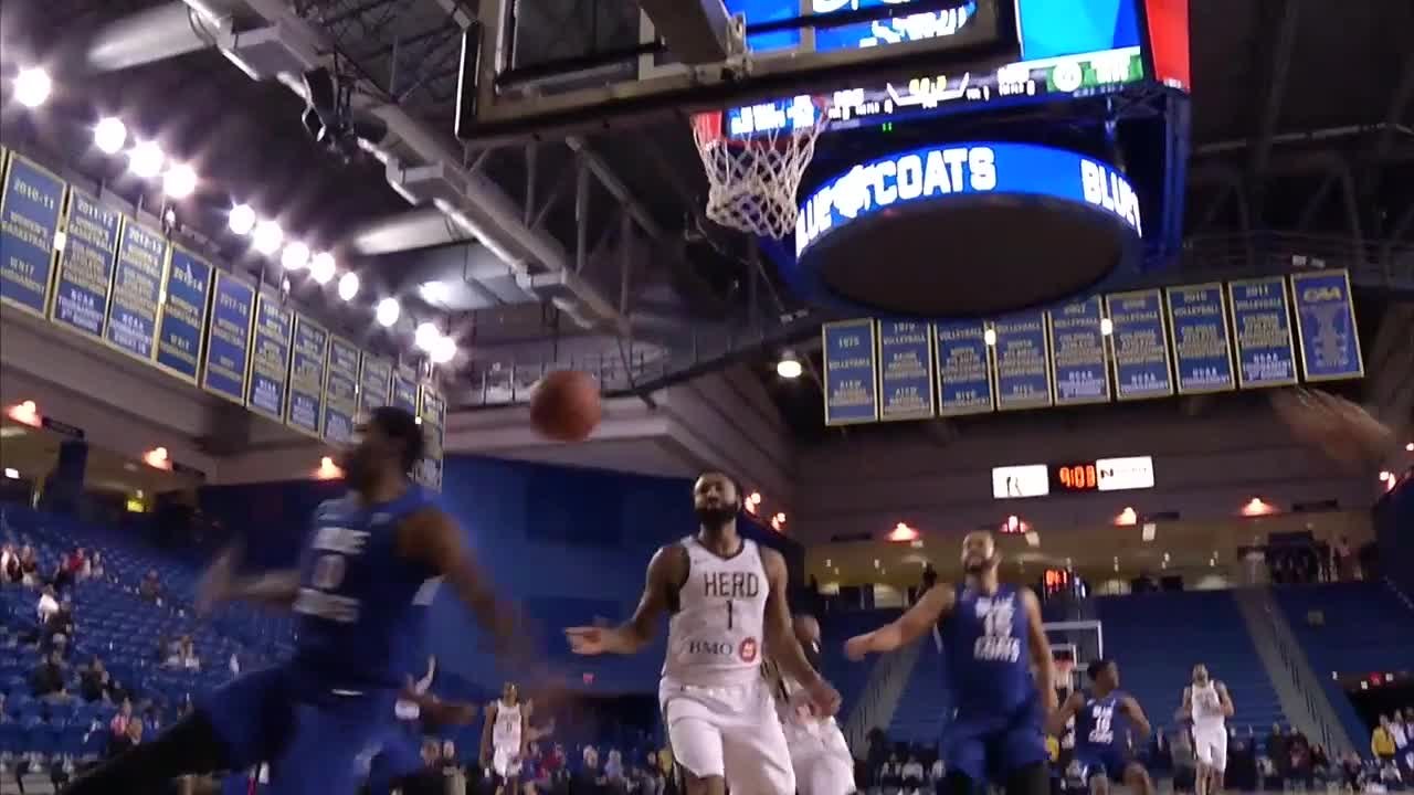 Cameron Oliver slams it home