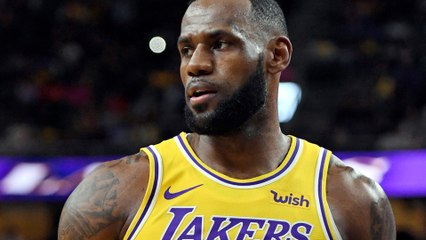 LeBron James Ignoring Coach Luke Walton's Play Calls