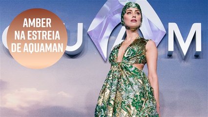 Amber Heard com uma roupa bem diferente na estreia de Aquaman