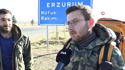 Otostopa dikkat çekmek için araçlarını satıp Türkiye turuna çıktılar