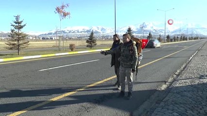 Otostopa Dikkat Çekmek İçin Araçlarını Satıp Türkiye Turuna Çıktılar