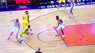 oh my goodness Darren Collison just made DeAndre Ayton go timber