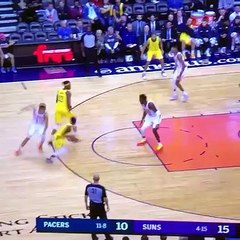 oh my goodness Darren Collison just made DeAndre Ayton go timber
