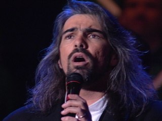 Bill & Gloria Gaither - The Old Rugged Cross Made The Difference