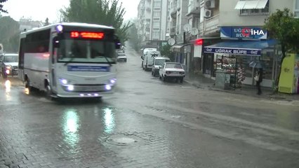 Aydın'da Sağanak Yağış Hayatı Olumsuz Etkiledi