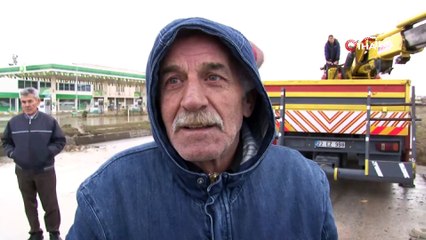 Edirne sular altında... Selde mahsur kalan araçları ekipler kurtardı