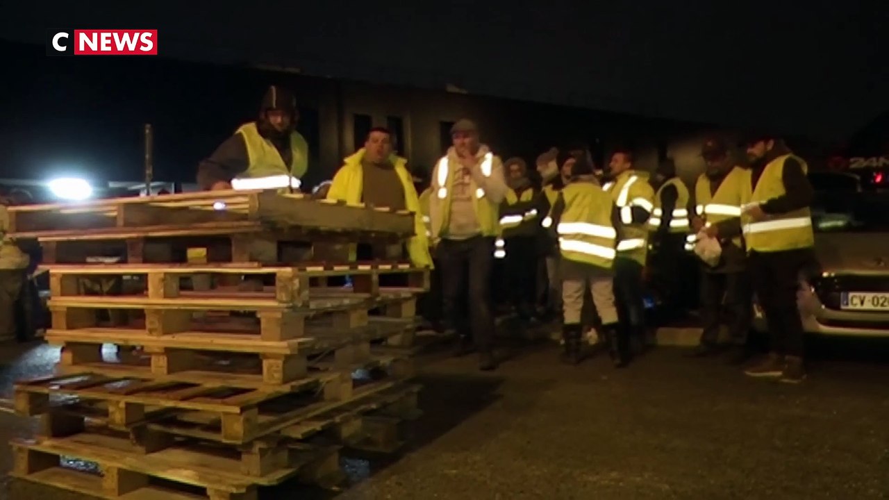 Gilets jaunes : le mouvement se radicalise