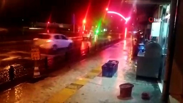 Edirne'de Etkili Olan Sağanak Yağış Yolları Göle Çevirdi