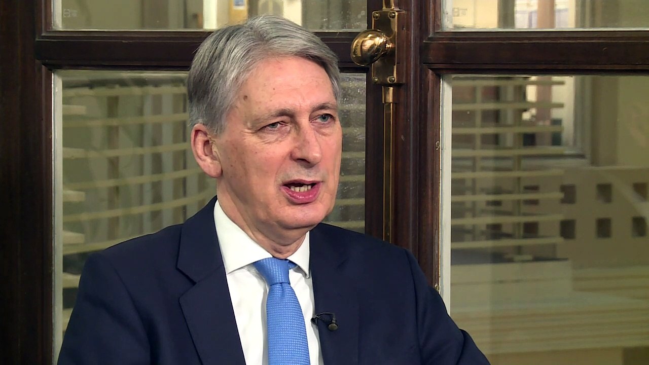 Hammond: Remain gives a slightly better economic outcome