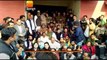 उत्तराखंड: रायपुर थाने में बीजेपी व कांग्रेस कार्यकर्ता आपस में भिड़े, पुलिस ने की लाठीचार्ज