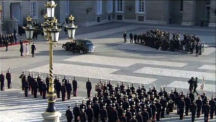 Los Reyes reciben al presidente chino y a su esposa con honores militares