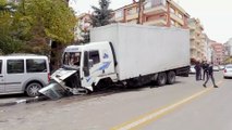 Freni boşalan kamyon 9 araca çarptı - ANKARA