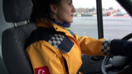 Eğitmen Geçener: “Şoförler ambulansta bir kadın gördüklerinde yol vermiyorlar yarışmaya kalkışıyorlar”