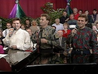 Bill & Gloria Gaither - Stand Up For What I Stand For