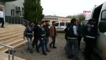 Şanlıurfa'da Polis, Aranan Şüphelileri Masa Altı ve Çatıdan Kaçarken Yakaladı