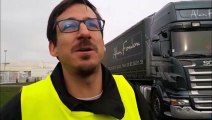 Pascal, artisan et Gilet jaune, participe au blocage de la plateforme Auchan