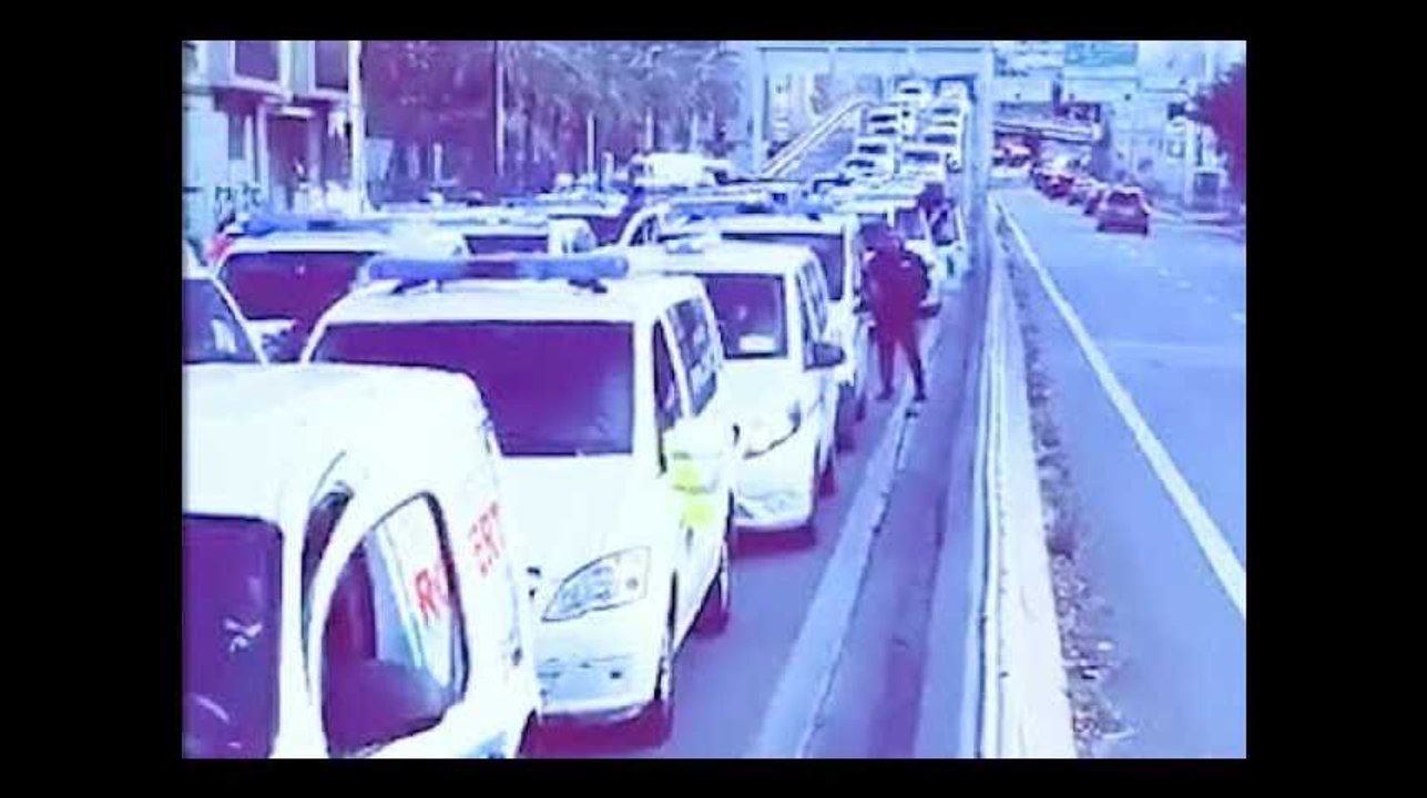 Les ambulanciers en colère bloquent le centre de Marseille
