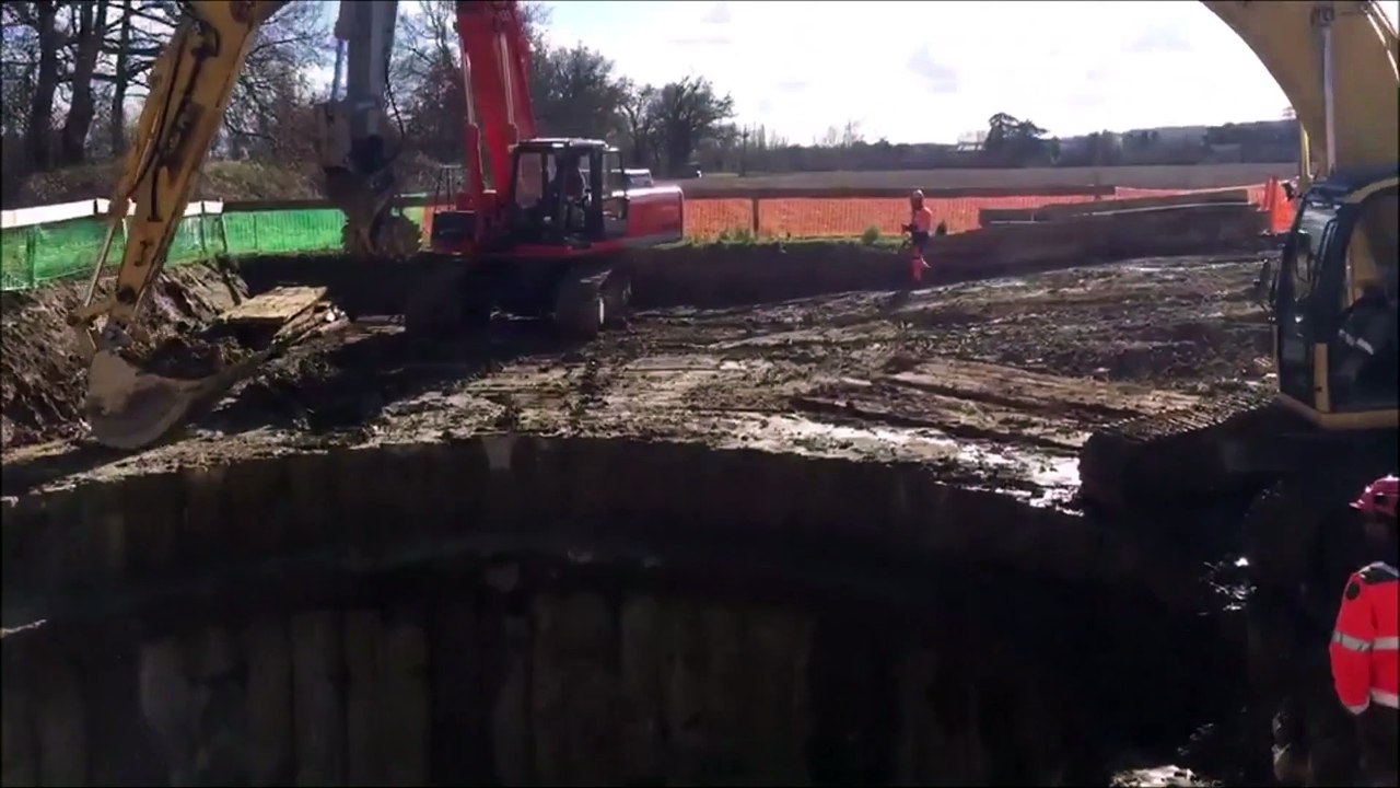 Travaux en profondeur avec pelle à chenilles CFE Location